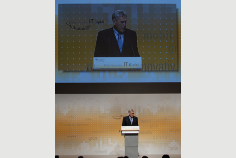 Michael Glos, Bundesminister für Wirtschaft und Technologie, auf dem Dritten Nationalen IT-Gipfel; Quelle: BMWi