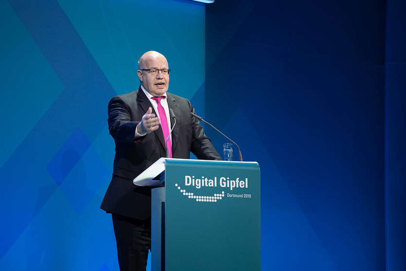 Anschließend begrüßte Bundeswirtschaftsminister Peter Altmaier die Teilnehmer: „Digitale Plattformen krempeln die globale Wirtschaft um. Deutschland und Europa wollen und dürfen hier nicht nur Zuschauer sein.“