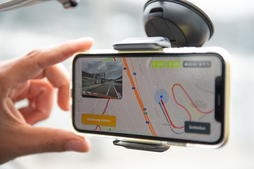 Smartphone erfasst automatisch Straßenschäden